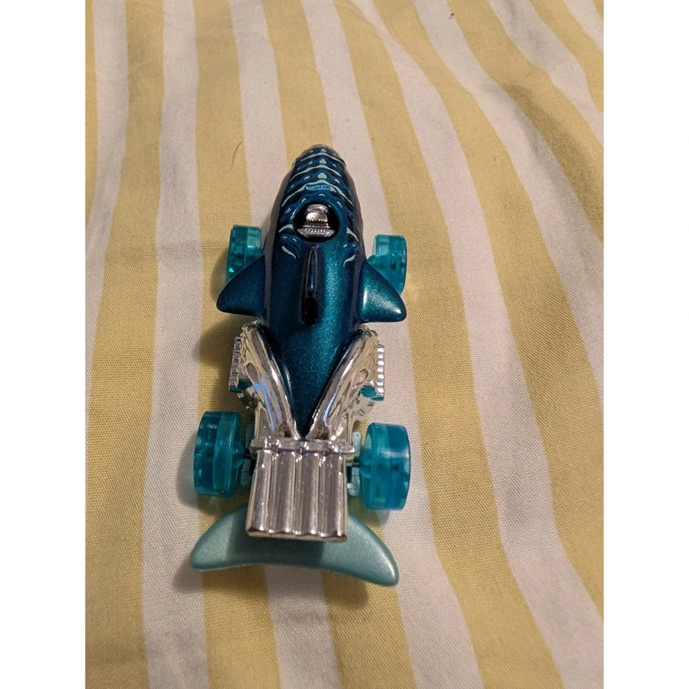 Hot Wheels 2014 HW City Street Beasts Sharkruiser Shark Car 39/250 Blue 1:64